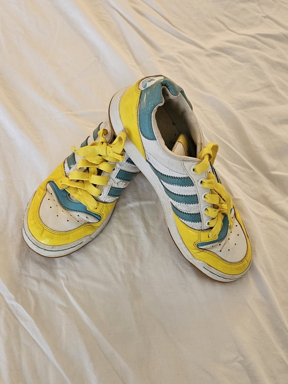 Kids Yellow & Teal Athletic Sneakers - Classic Stripe Design Size 7